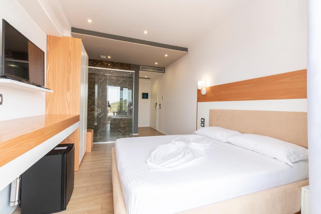 Ventus Hotel Ksamil Esterno foto