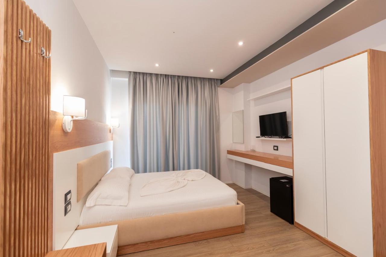 Ventus Hotel Ksamil Esterno foto
