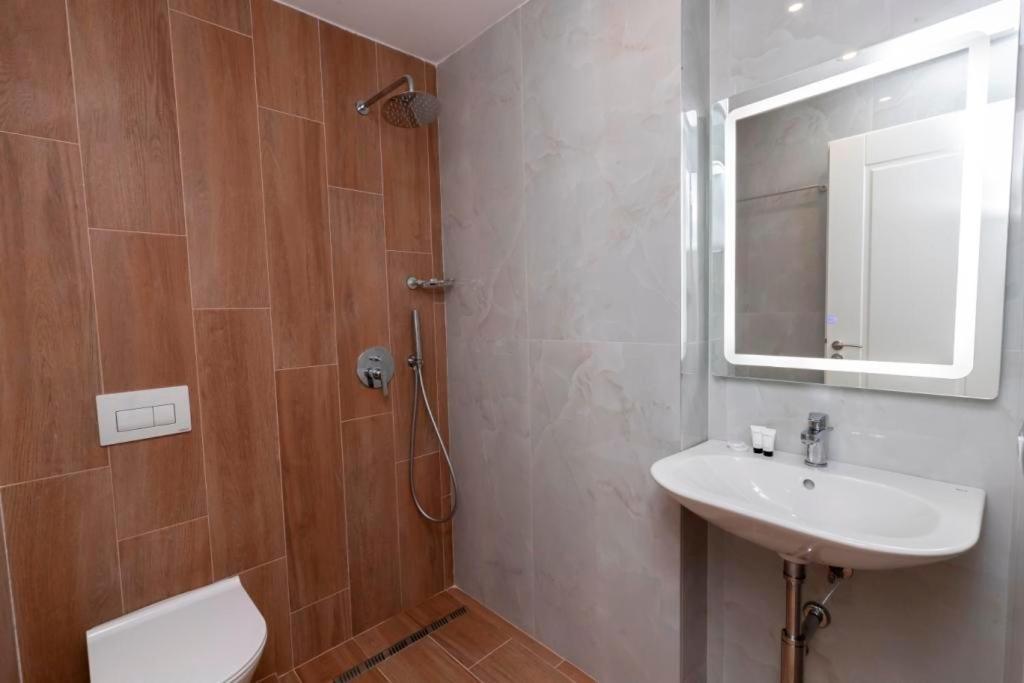 Ventus Hotel Ksamil Esterno foto