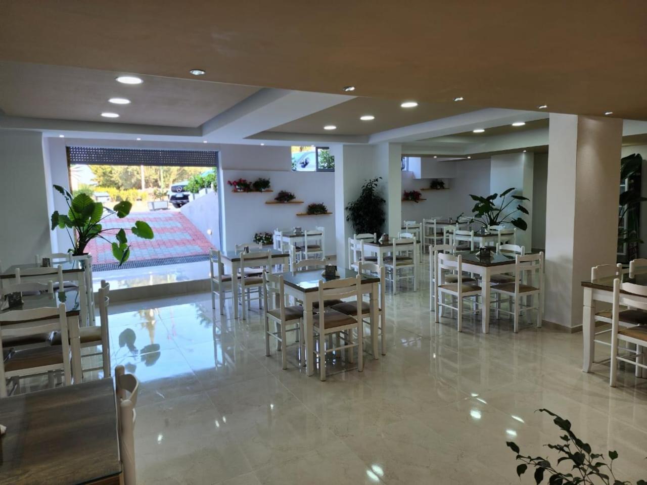 Ventus Hotel Ksamil Esterno foto
